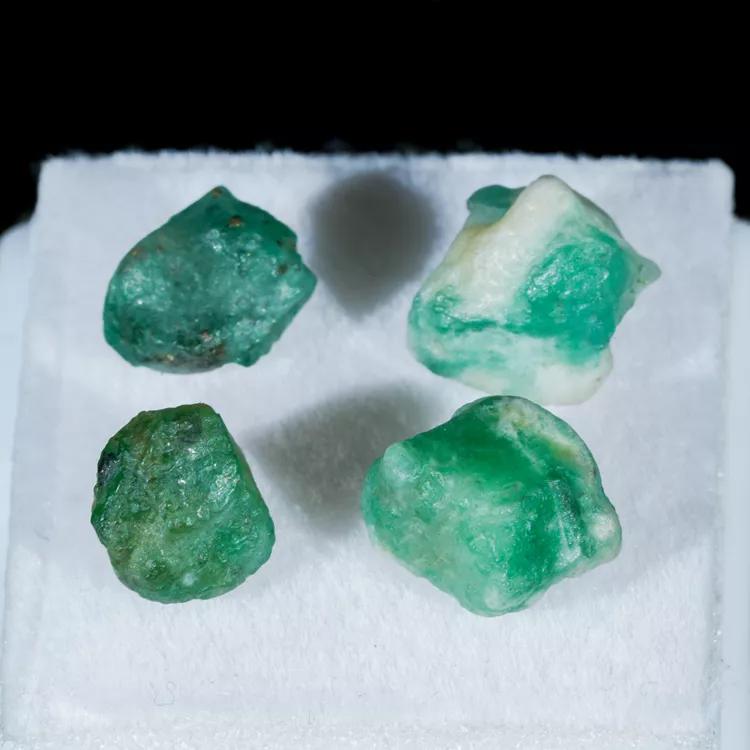 szmaragd-naturalny-maly-emerald (10).webp