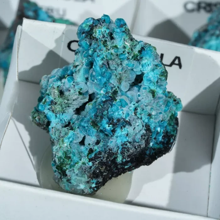 chryzokola-naturalna-surowa (1).webp