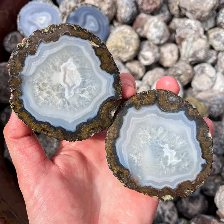 agaty-geody-meksyk-surowe-kamienie (9).webp